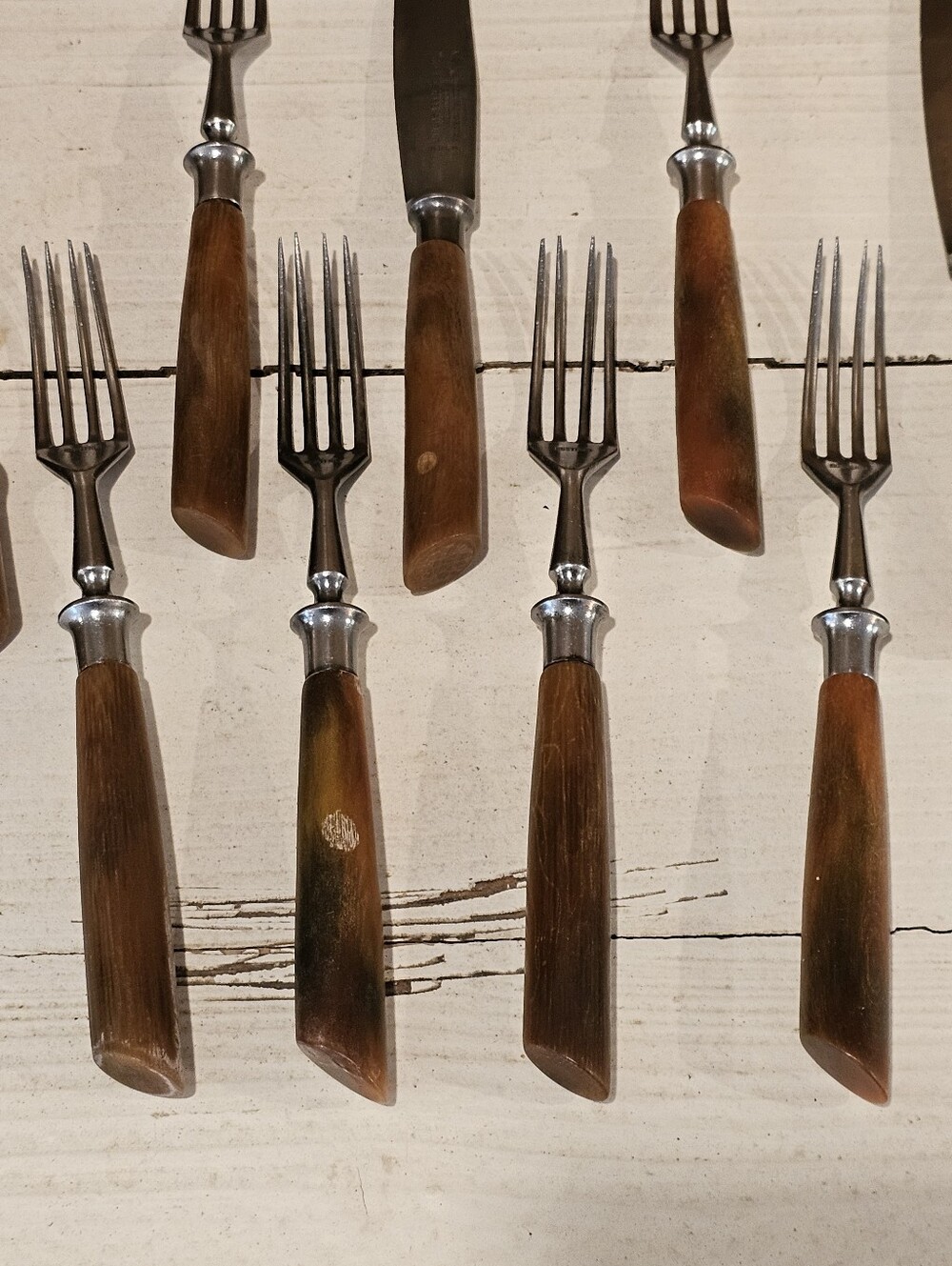 Vintage 50s MCM Anton Wingen Jr. Natural Horn Cutlery Set - 6 Forks & 3 Knives - Picture 4 of 16
